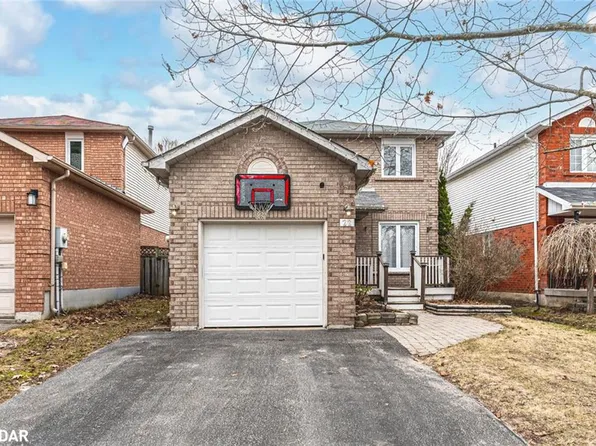 22 Porritt St, Barrie, ON L4N 6Y5