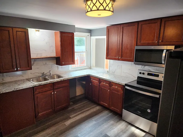 815 Avery Ave — Photo 6