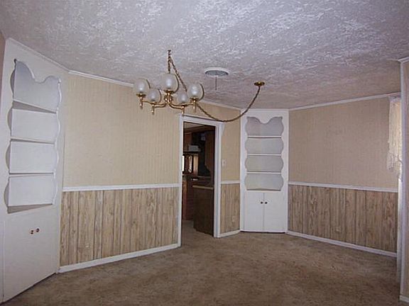 5th image of 4049 Wilshire Dr