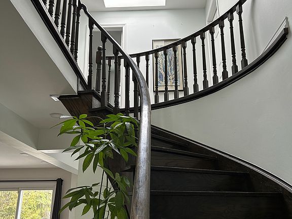 3rd image of 212 Risebrough Circuit