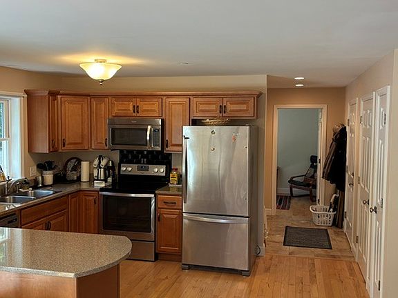 5th image of 39 Ember Ln