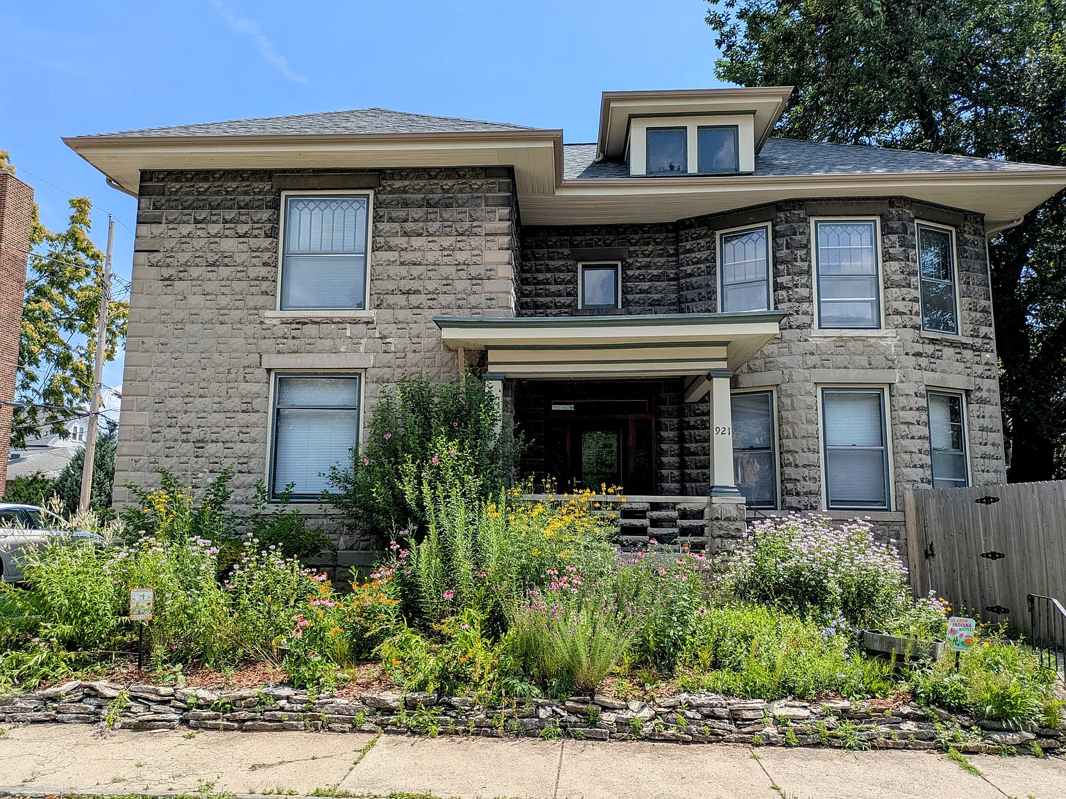 3 bed, 1808 sqft, $2,100 — Photo 1