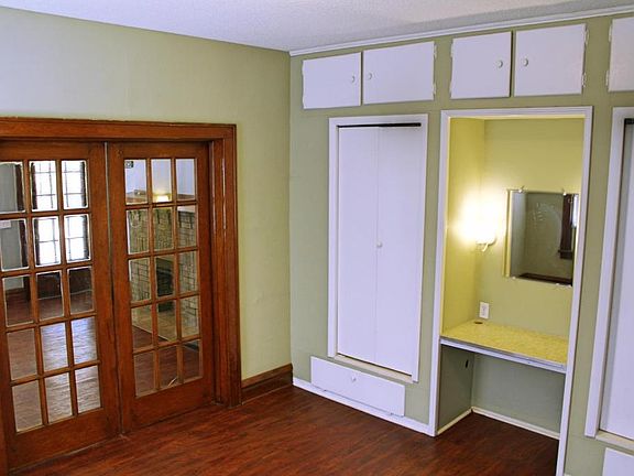 3rd image of 2210A Indianola Ave