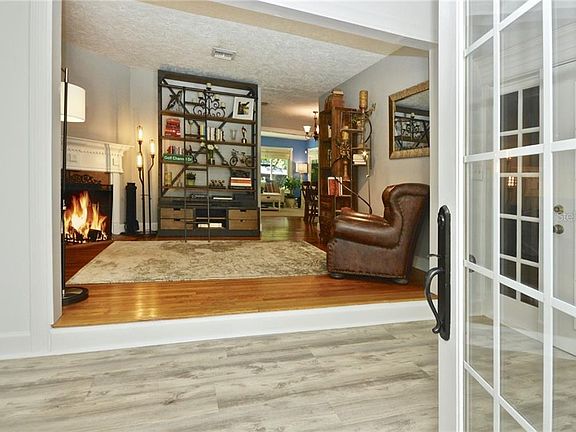 4th image of 728 Langston Ct