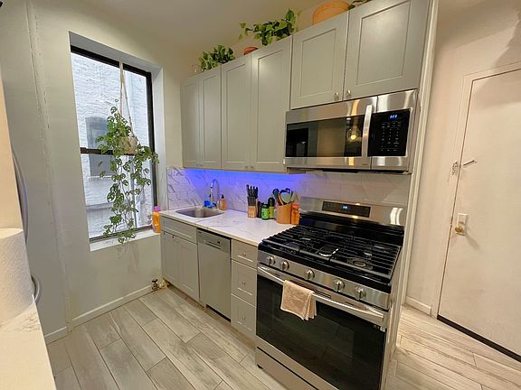 2nd image of 31 Diamond St APT 3