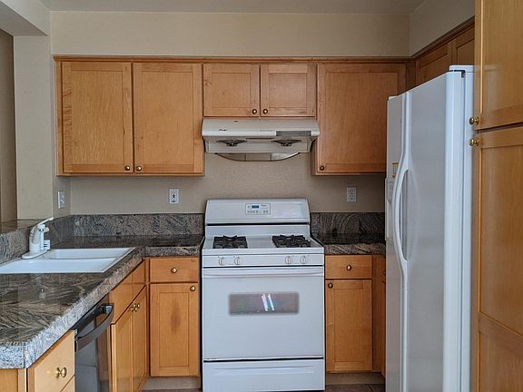 4th image of 373 Pacific Dr