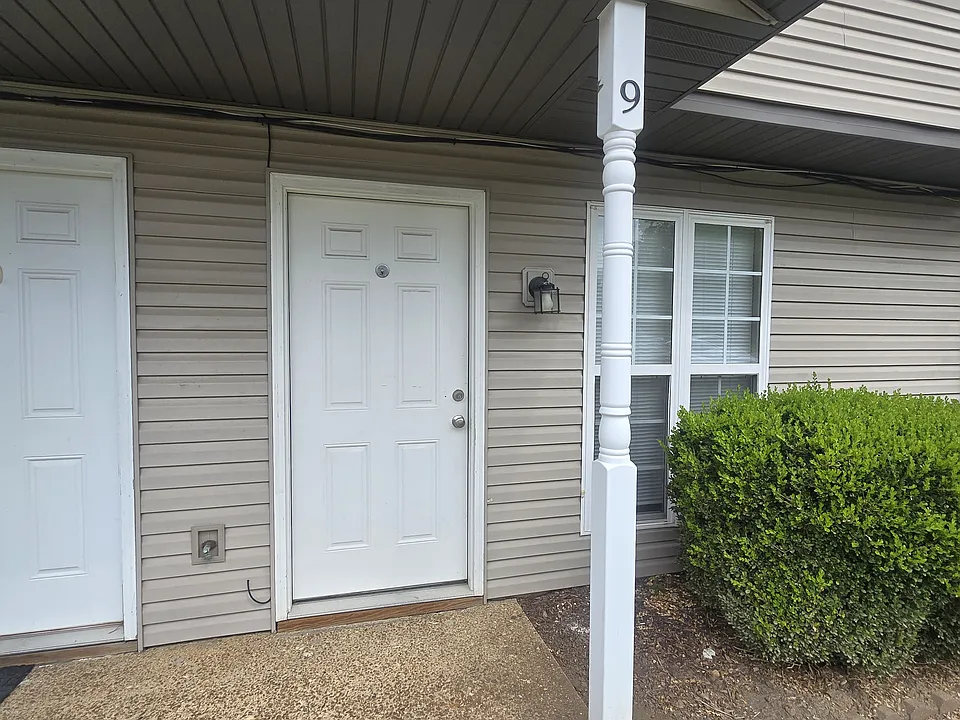 9 Arbor Ln