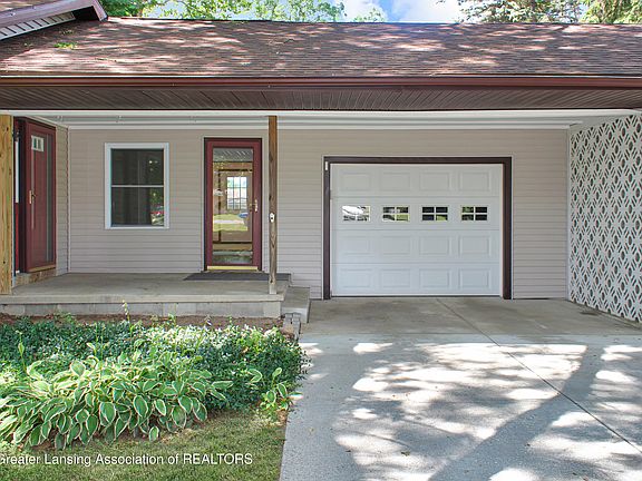 3rd image of 7702 Woodbury Rd