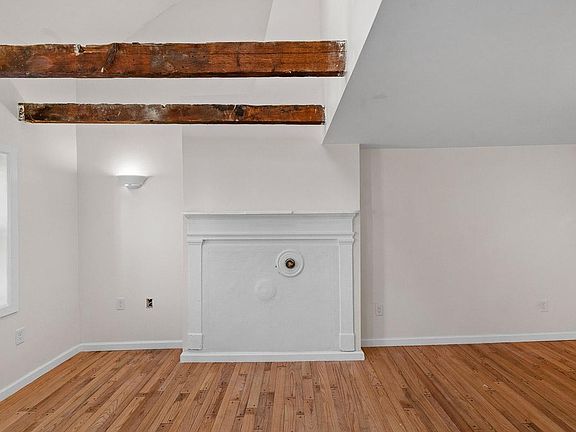 3rd image of 142 Jefferson St #B