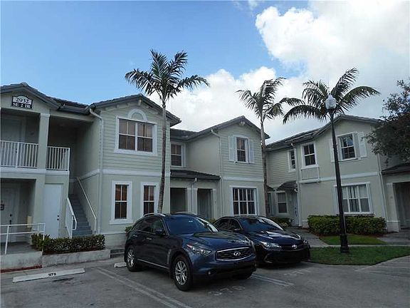 2nd image of 2932 SE 2nd Dr Unit 10
