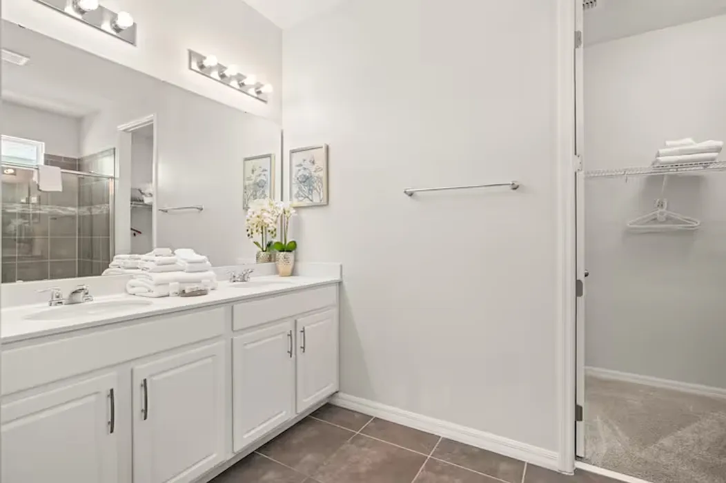 9 bed, 6.5 bath, 4363 sqft, $5,500 — Photo 4