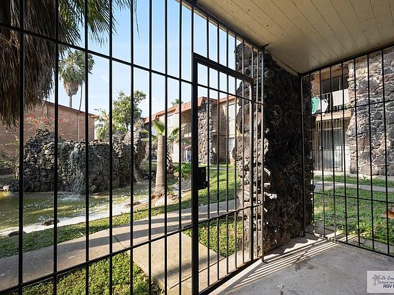 4th image of 1900 University Blvd APT 4A