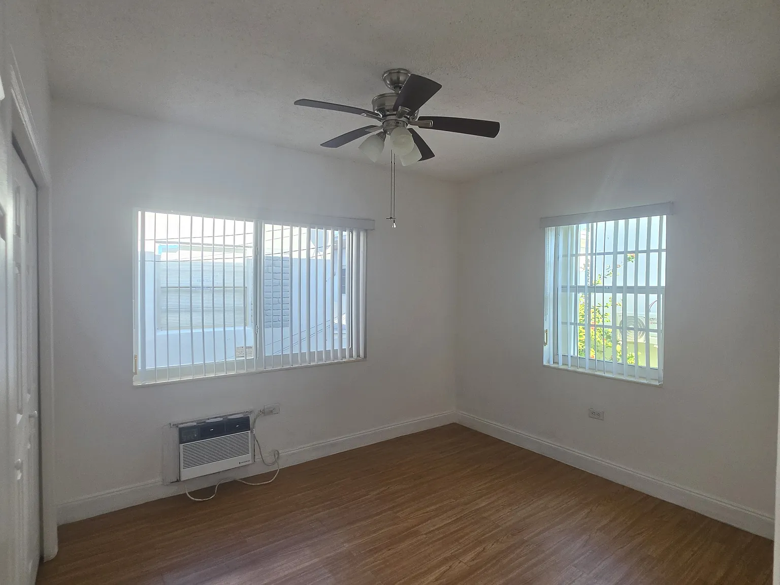 2 bed, 800 sqft, $2,400 — Photo 3