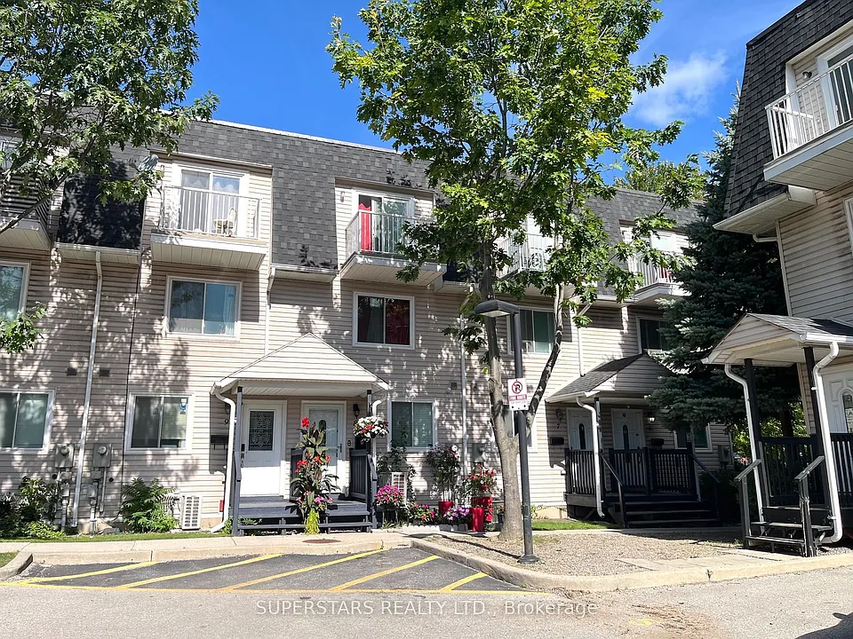38 Saint Lawrence St #7
