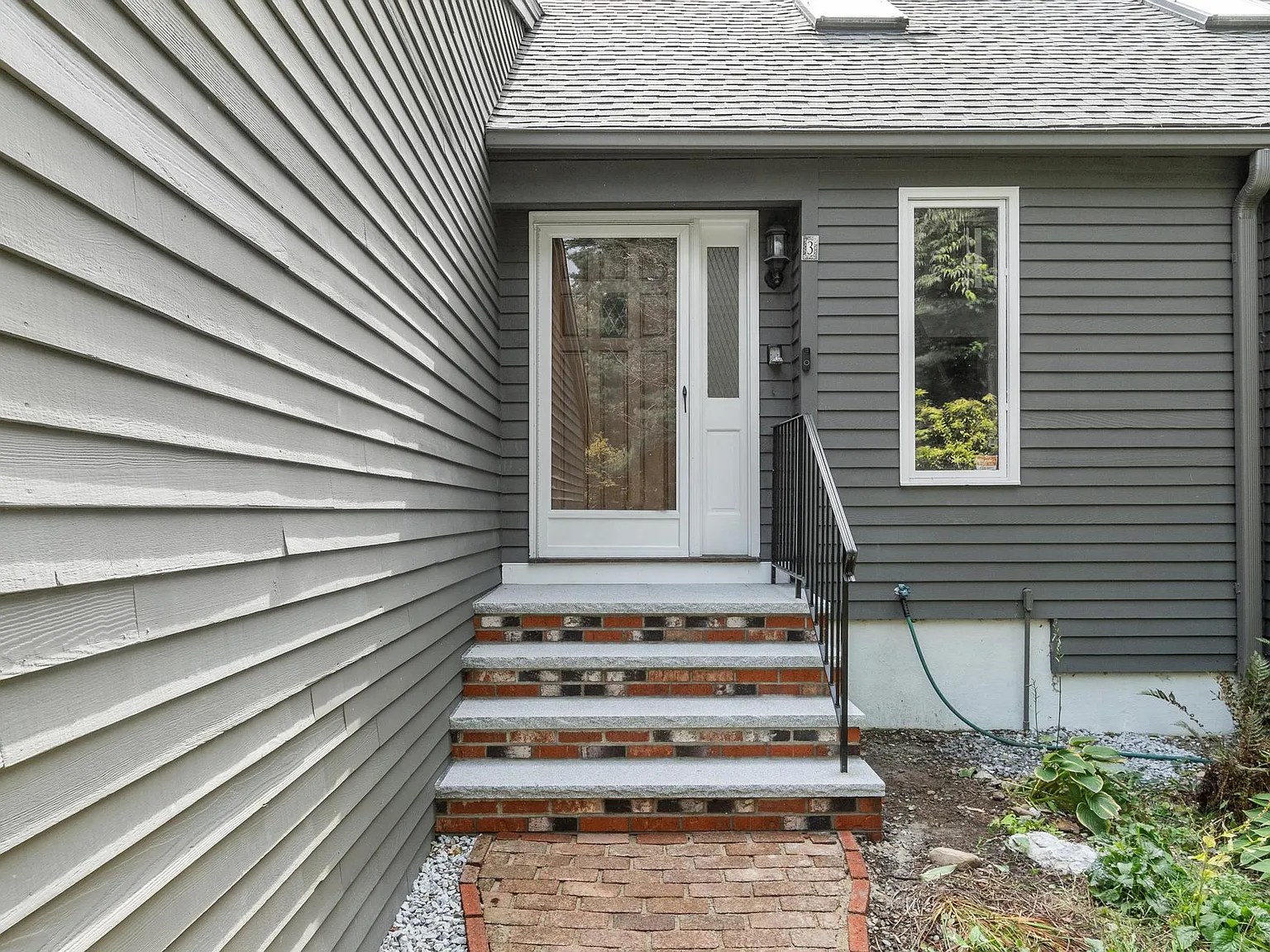 4 bed, 2.5 bath, 2145 sqft, $4,950 — Photo 4