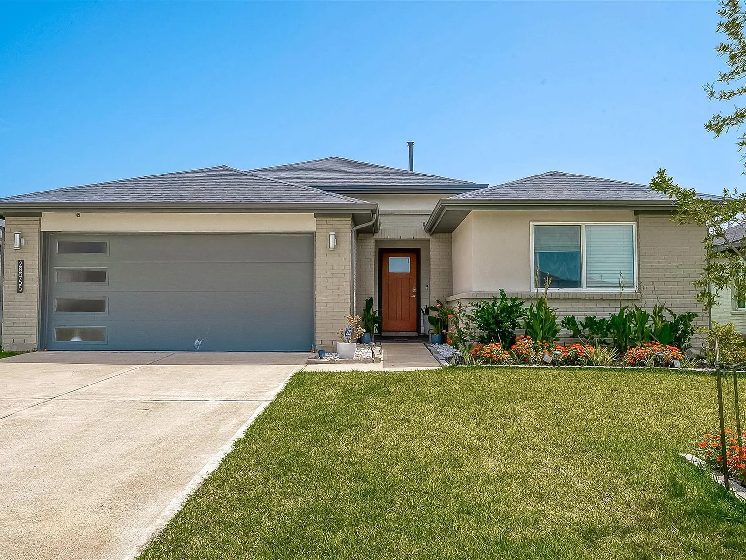 4 bed, 2.0 bath, 1792 sqft, $2,350 — Photo 1