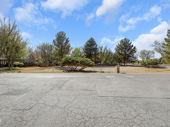5th image of 800 Fairway Cir