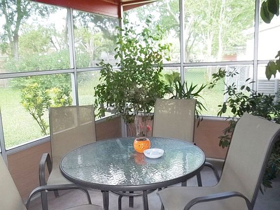 5th image of 512 Brookhollow Dr