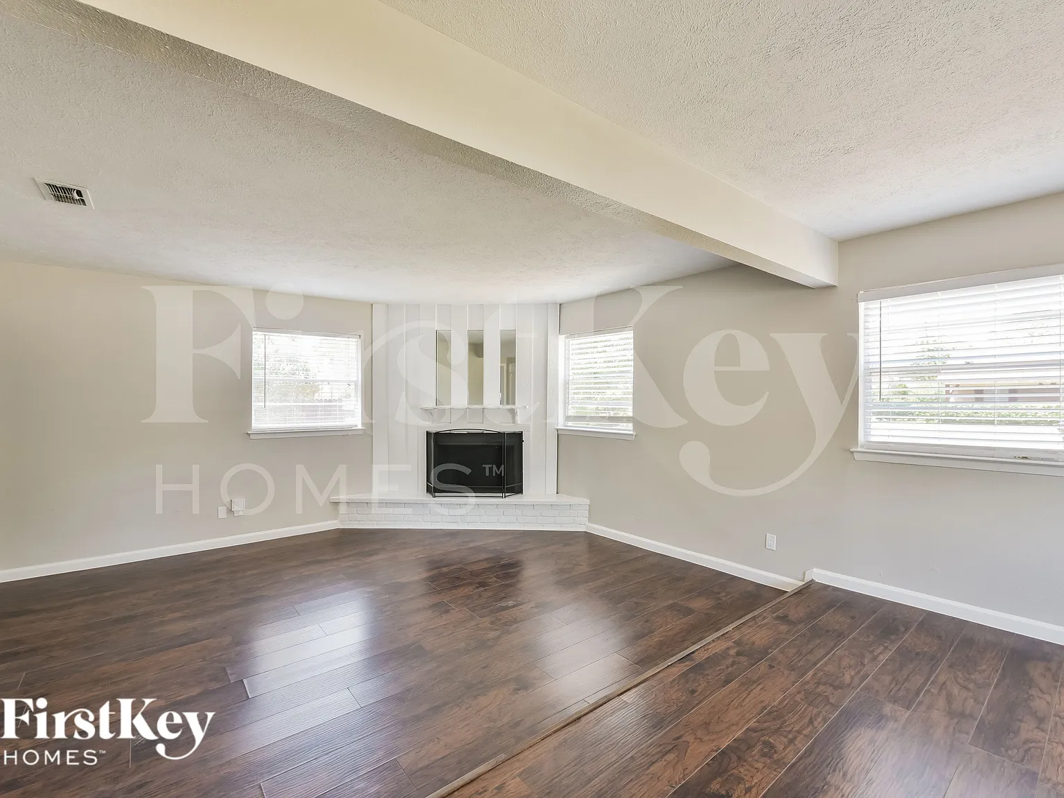 3 bed, 2.0 bath, 1824 sqft, $2,505 — Photo 3