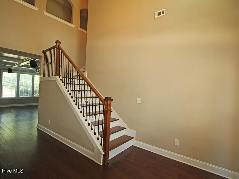 7218 Hoffman Dr — Photo 4