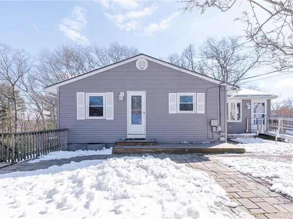 16 Chestnut St, Coventry, RI 02816