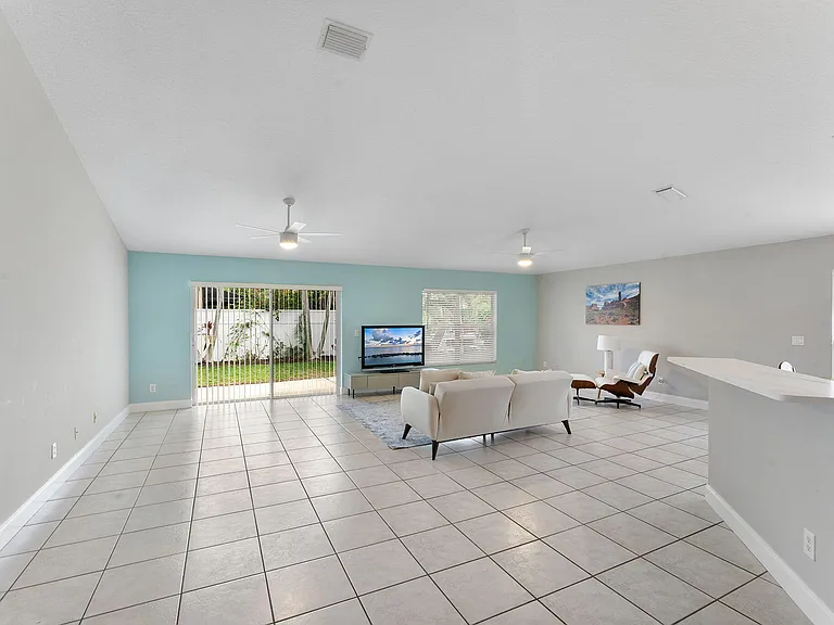 981 Delray Lakes Dr — Photo 7
