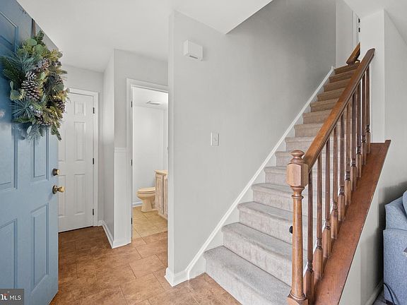 5th image of 335 Nicholas Ct