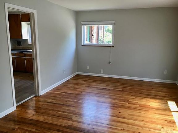 5th image of 1820 Jackson Ave