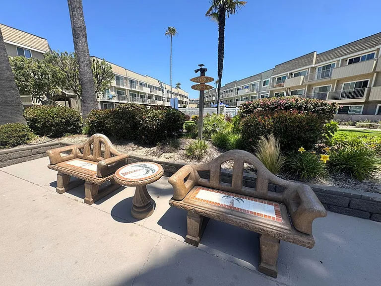 390 E Surfside Dr — Photo 31
