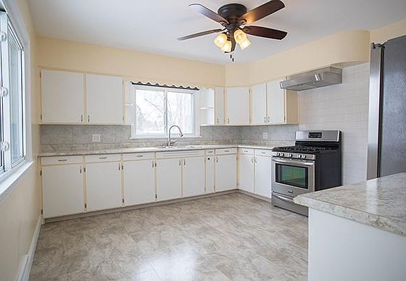 2nd image of 3240 Veterans Dr