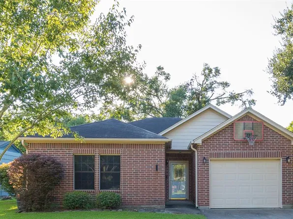 1739 S Park Dr, Alvin, TX 77511