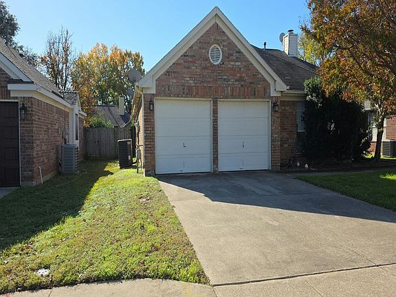 3rd image of 812 Bluebonnet Dr