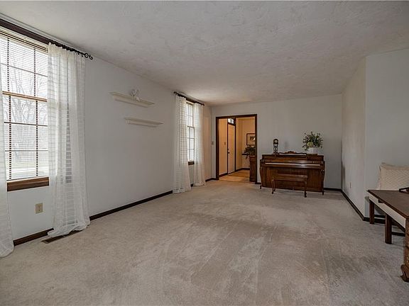 5th image of 2007 Oakwood Dr