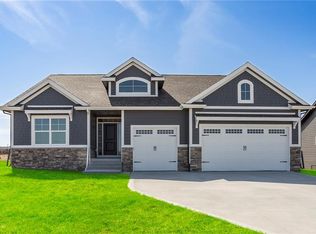 802 NE Westgate Dr, Waukee, IA 50263