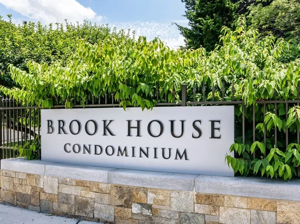 33 Pond Ave APT 520, Brookline, MA 02445