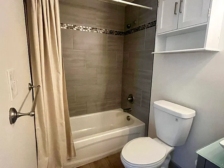 1032 N Clarkson St #303 — Photo 13