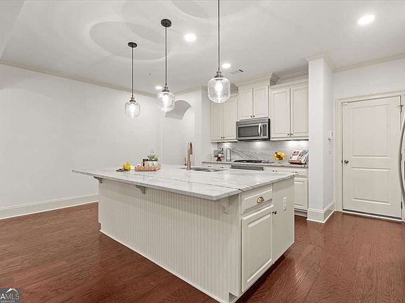 5th image of 211 Nottaway Ln