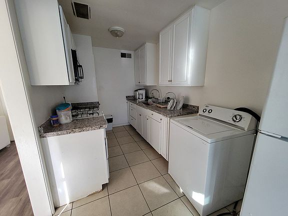 3rd image of 4117-4119 E White Ave