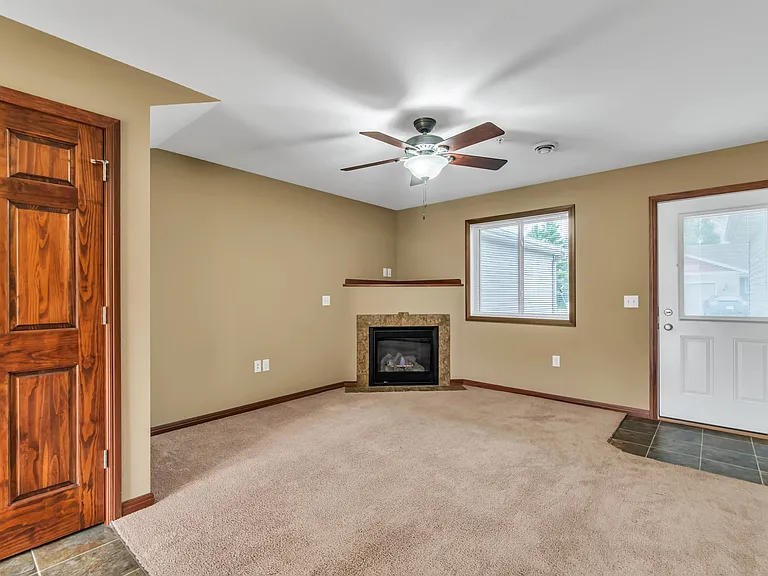 Willow Creek Townhomes — Photo 7