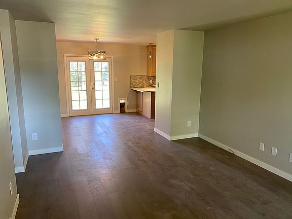 3rd image of 700 Dawn Ave
