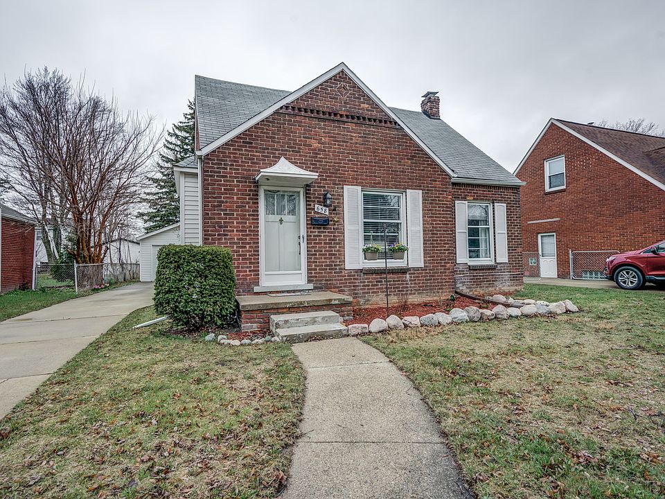 1st image of 658 Huntington Dr
