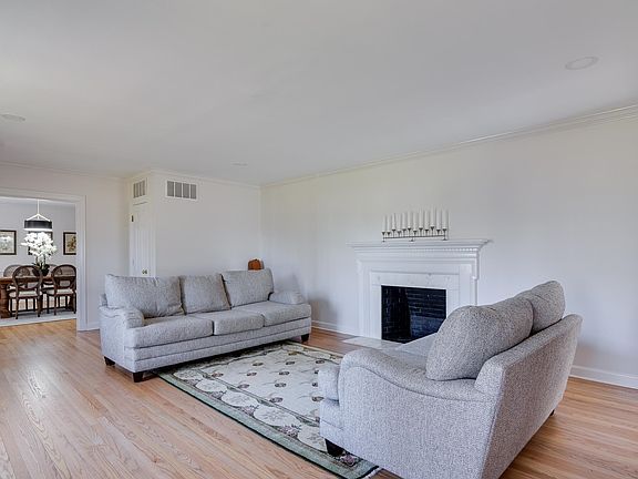 2nd image of 506 Peterson Lake Rd