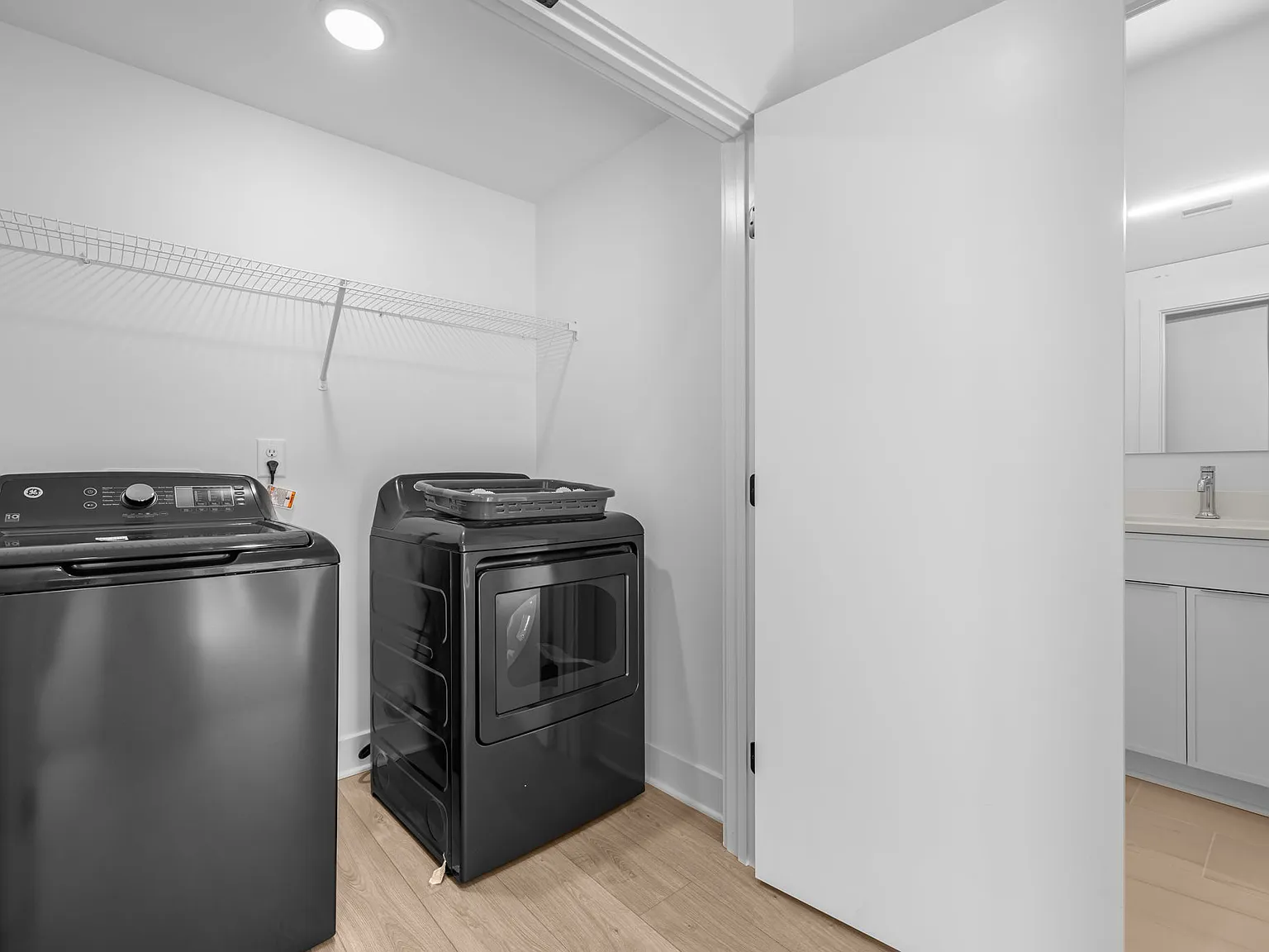3 bed, 2.5 bath, 1800 sqft, $3,200 — Photo 4