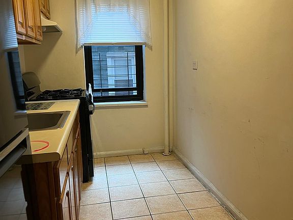 4th image of 3080 Hull Ave #5B