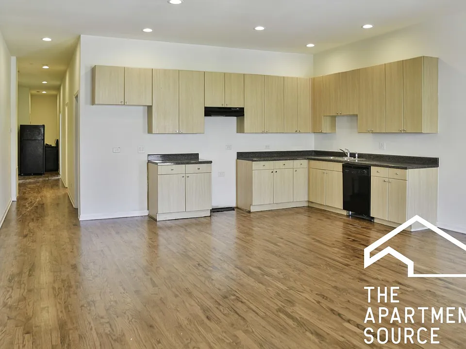 2340 N Milwaukee Ave #2