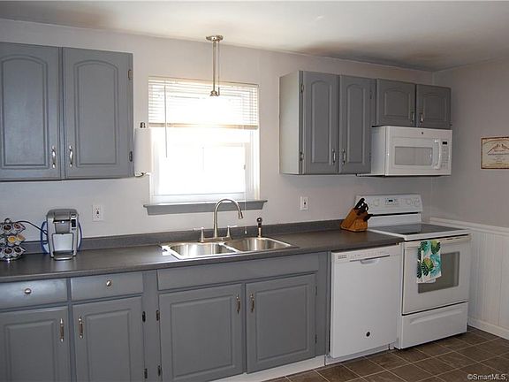 3rd image of 16 Glenwood Dr