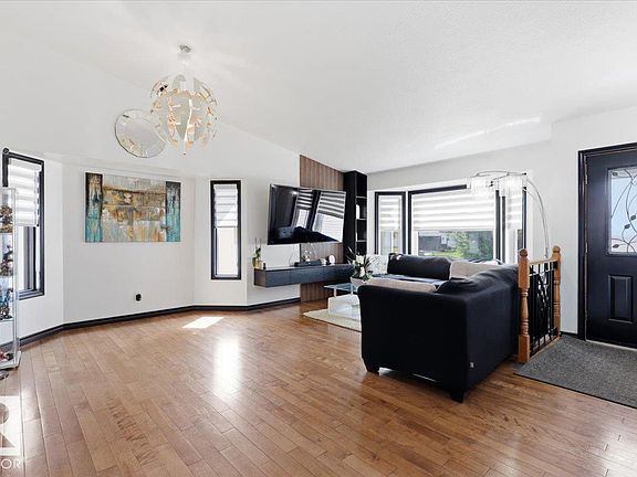 4th image of 242 Northmount Dr