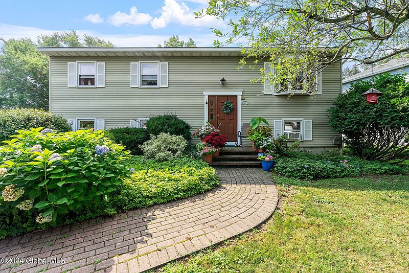 2nd image of 11 Debbie Court