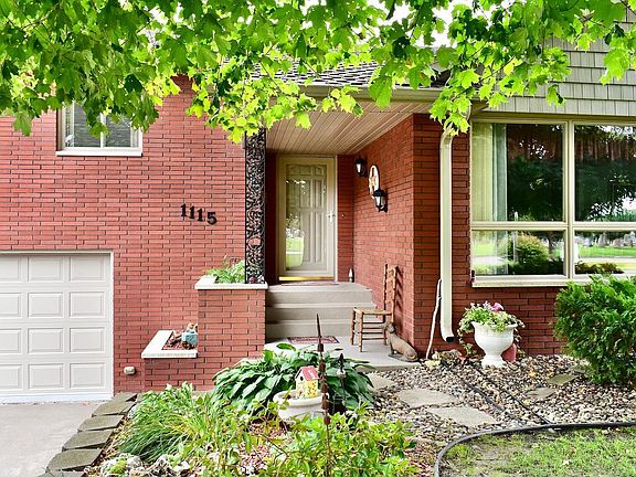 3rd image of 1115 Rustic Ln