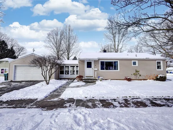 45 Coleridge Rd, Rochester, NY 14609